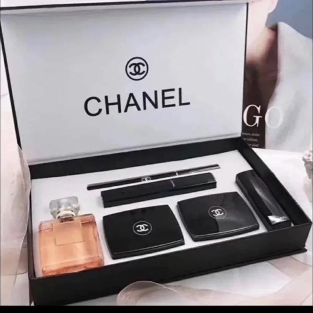 Chanel make a box